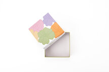 Kartonnen doosje flower onderzetters leeg